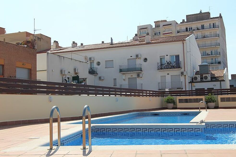 Apartment with swimming pool and parking place
