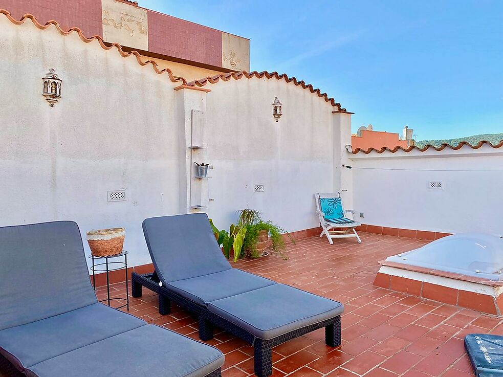 EXCELLENT HOUSE FOR SALE IN GIRONA STREET