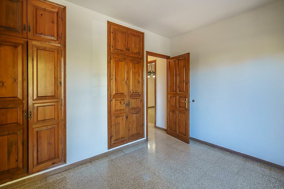 Large and bright 4 bedroom flat with terrace in Palafrugell.