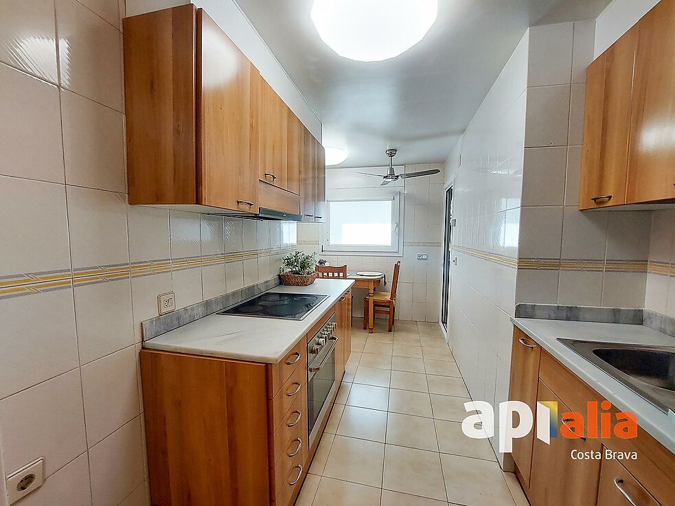 NICE AND SUNNY APARTMENT CLOSE BY TO ALL FACILITIES