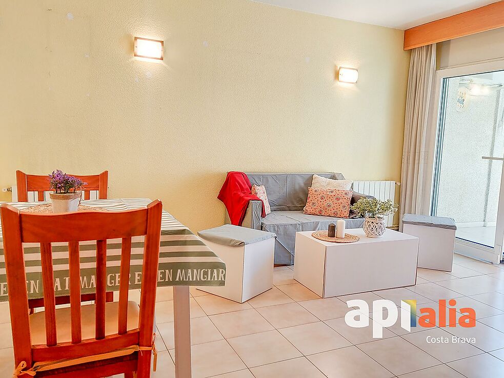 NICE AND SUNNY APARTMENT CLOSE BY TO ALL FACILITIES