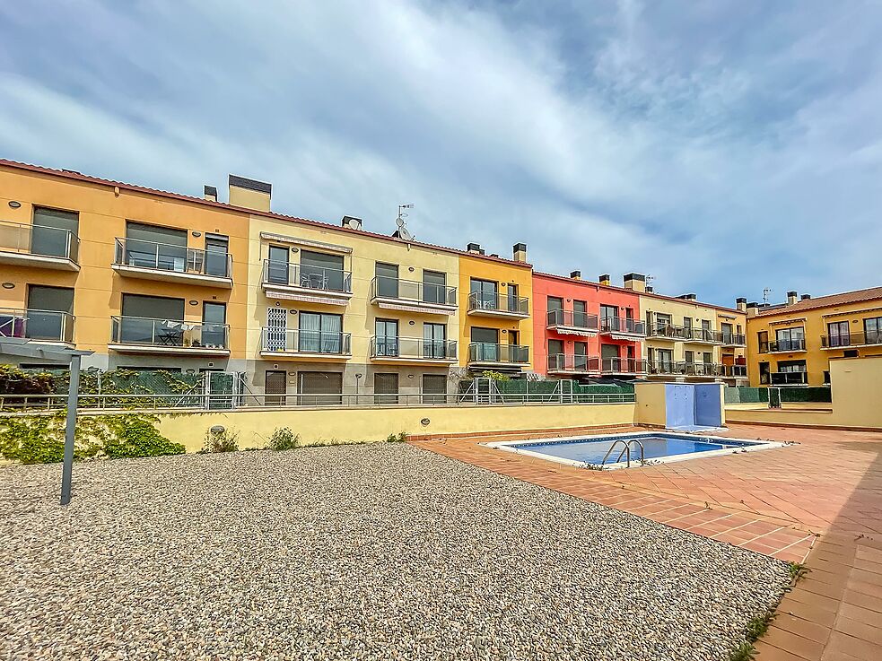 Two bedroom apartment with parking and storage in Palafrugell.