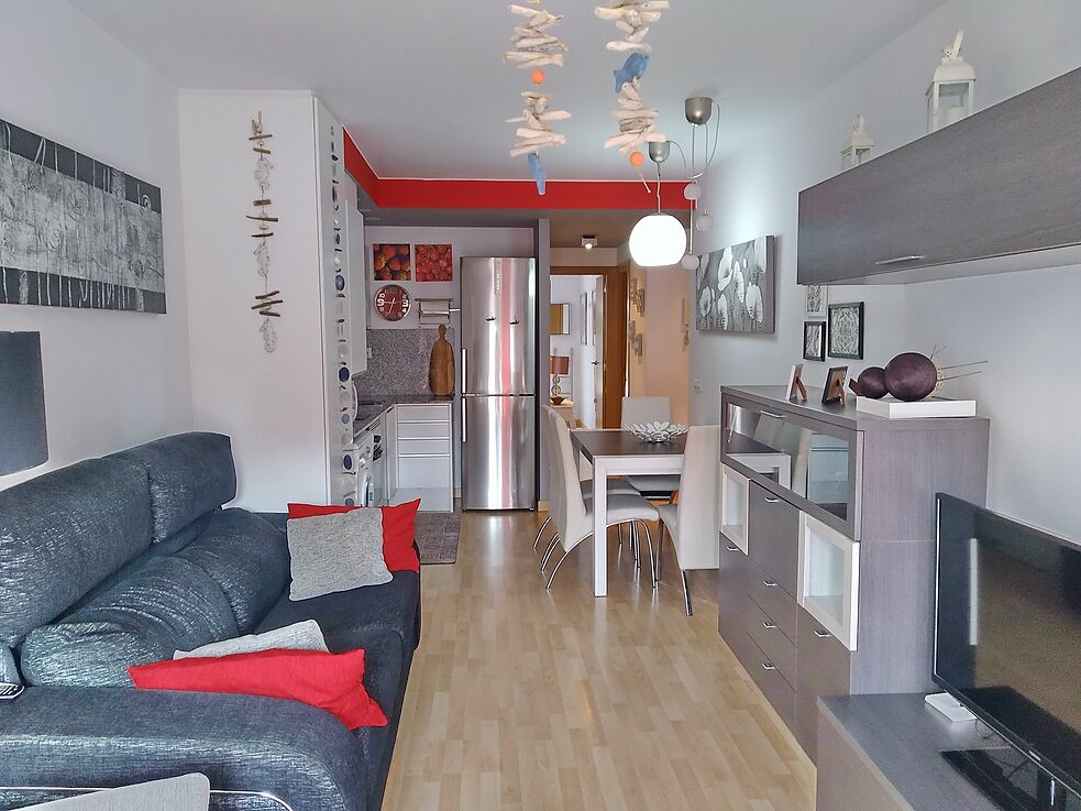 Bonito apartamento situado a 100m. de la playa.
