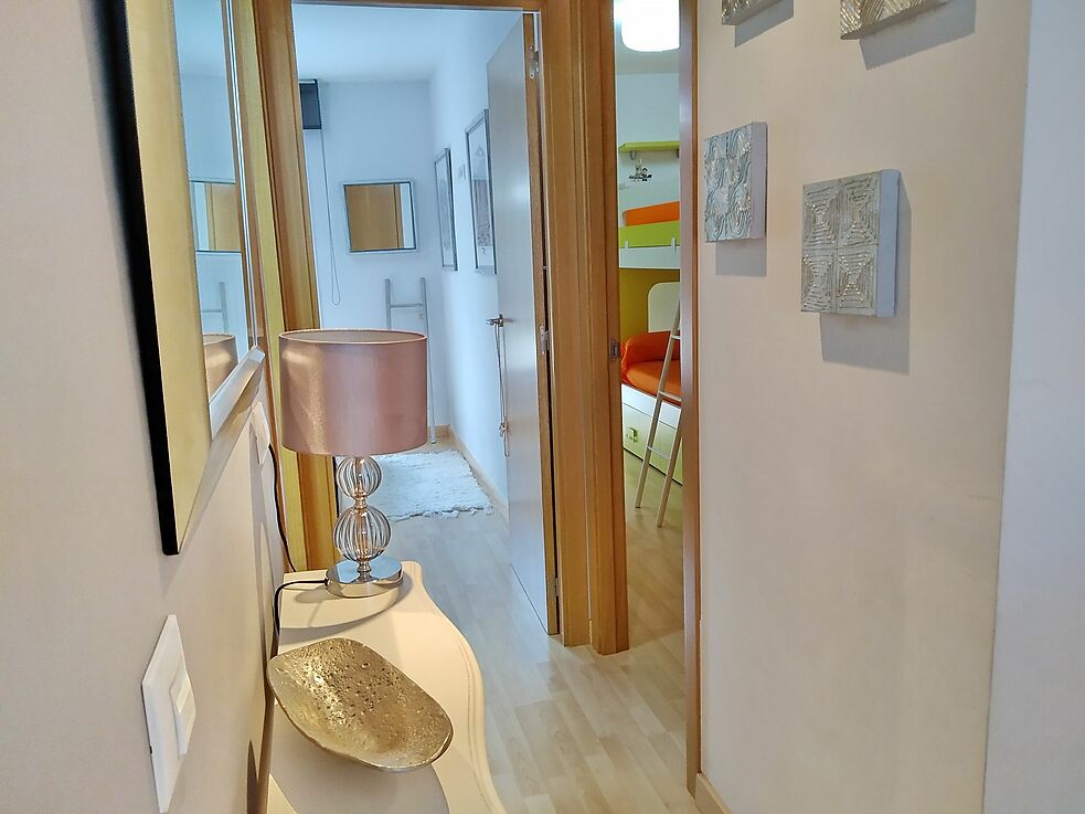 Bonito apartamento situado a 100m. de la playa.