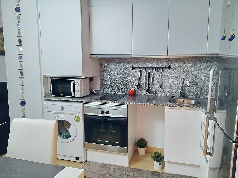 Bonito apartamento situado a 100m. de la playa.
