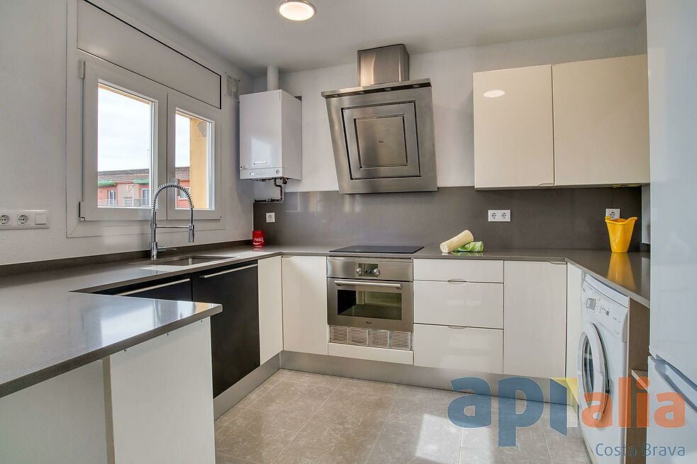 Renovated apartment ready to move into