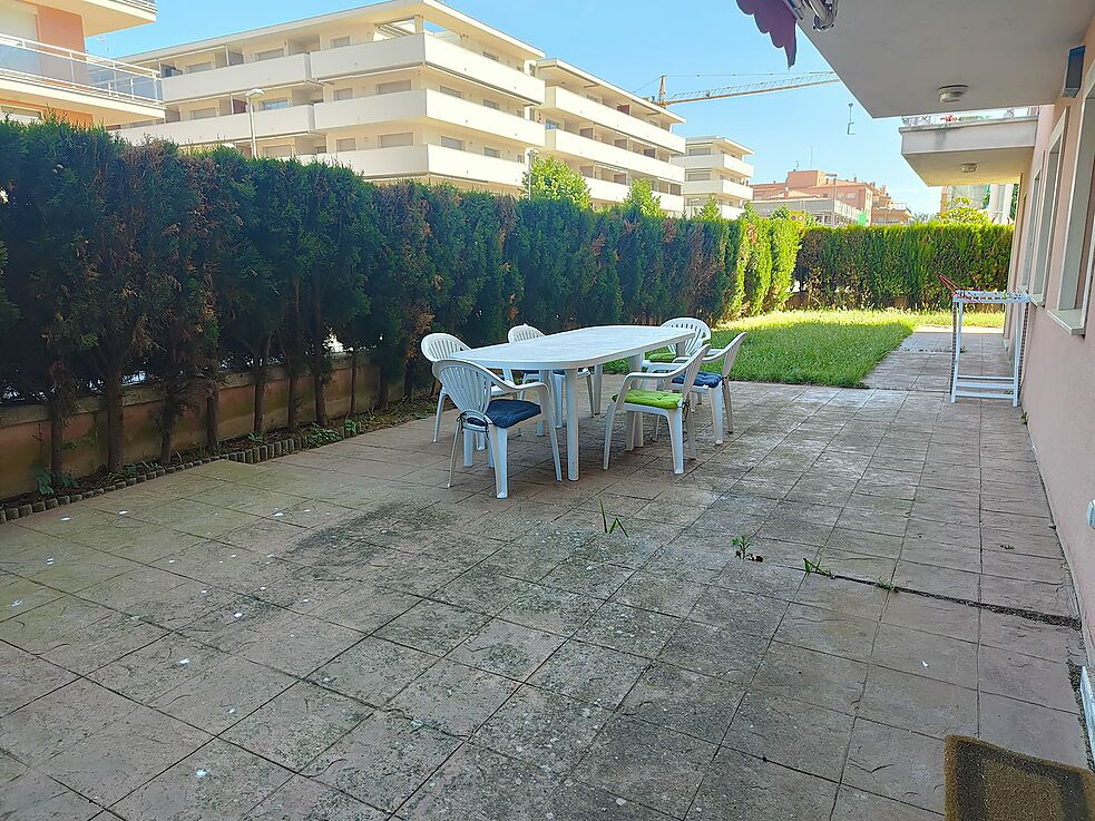 Apartment with 154m2 of garden and swimmin pool