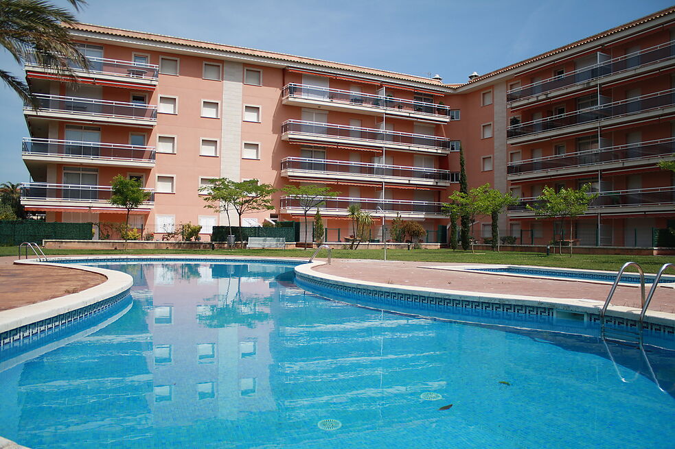 Apartament amb jardí de 154m2 i piscina comunitària