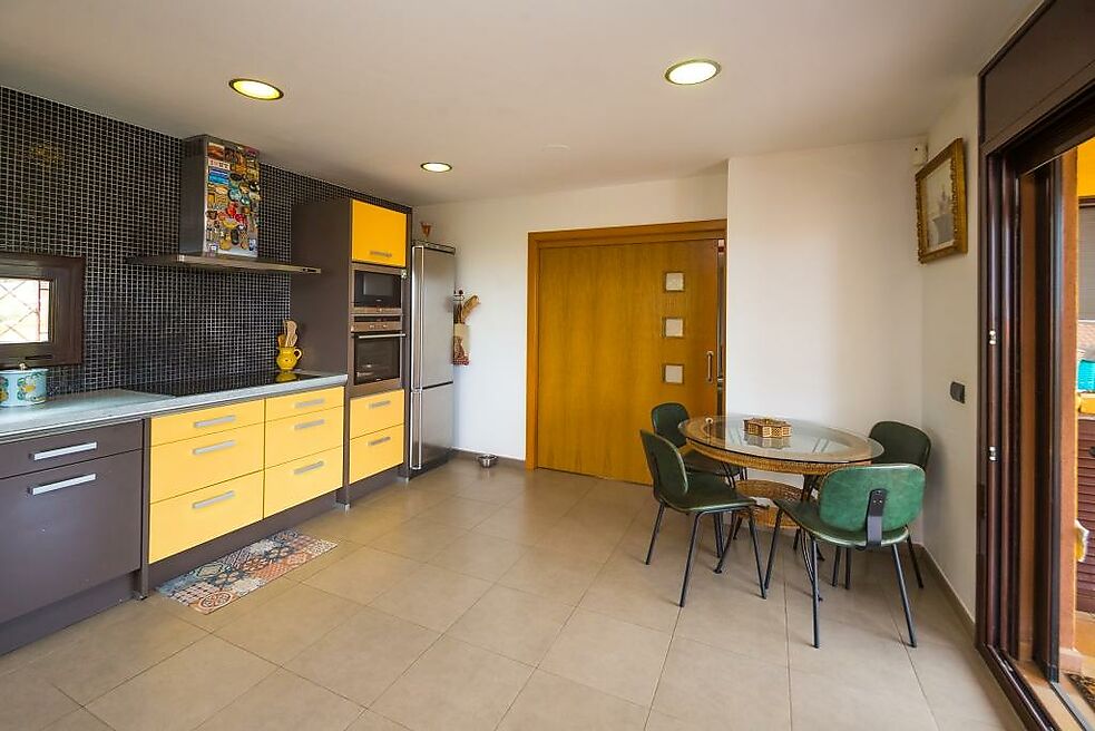 Beautiful house with sea and mountain views in Vall LLobrega