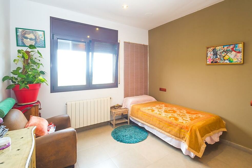 Beautiful house with sea and mountain views in Vall LLobrega