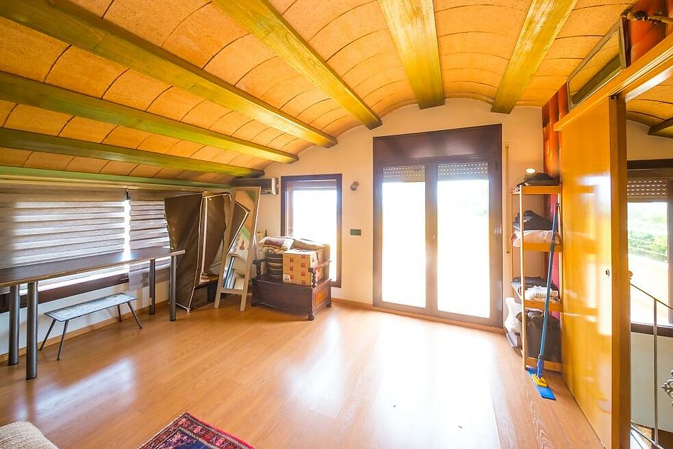 Beautiful house with sea and mountain views in Vall LLobrega