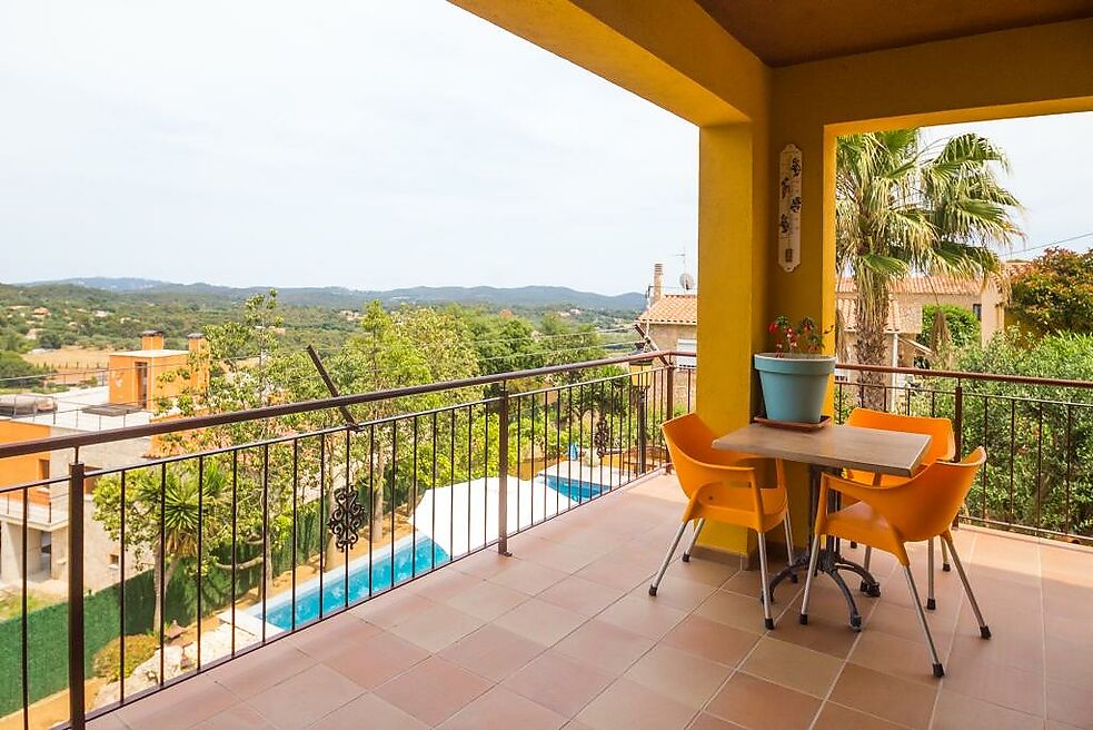 Beautiful house with sea and mountain views in Vall LLobrega