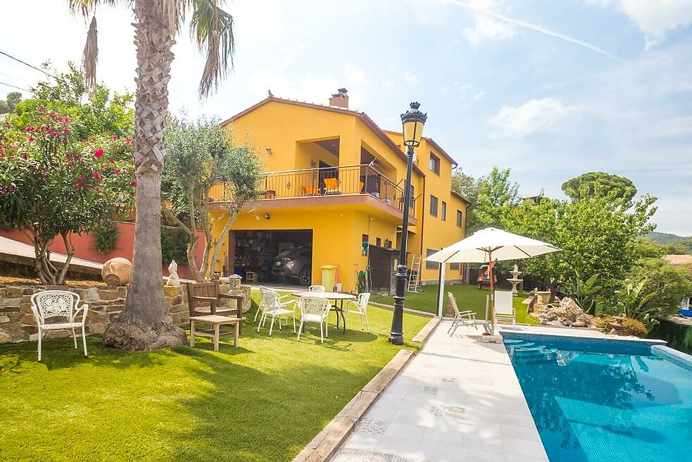 Beautiful house with sea and mountain views in Vall LLobrega