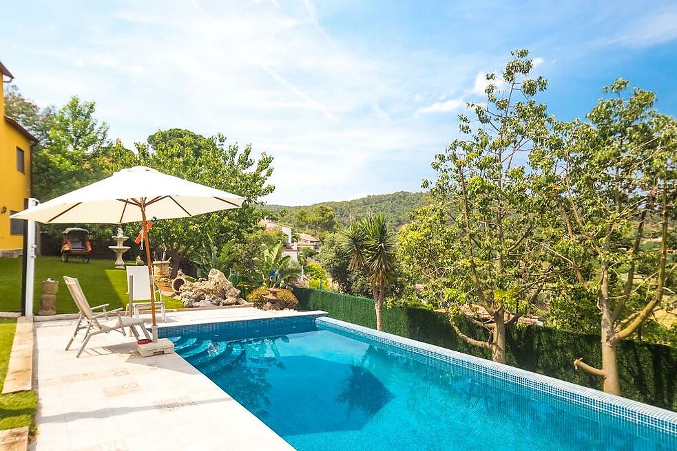 Beautiful house with sea and mountain views in Vall LLobrega