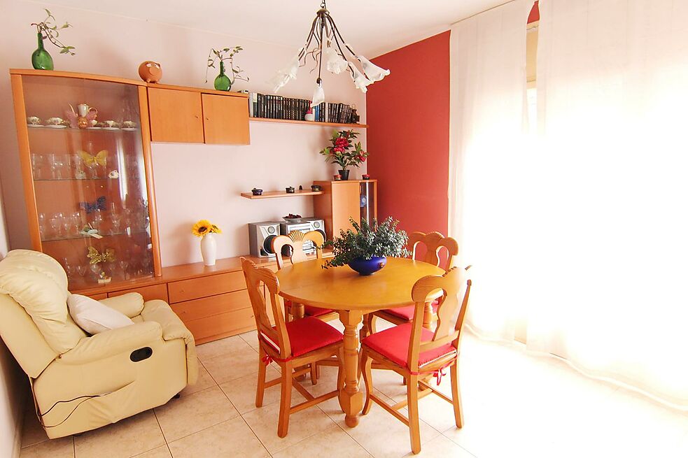 Nice two-bedroom apartment located in a very quiet area close to the beach and all services
