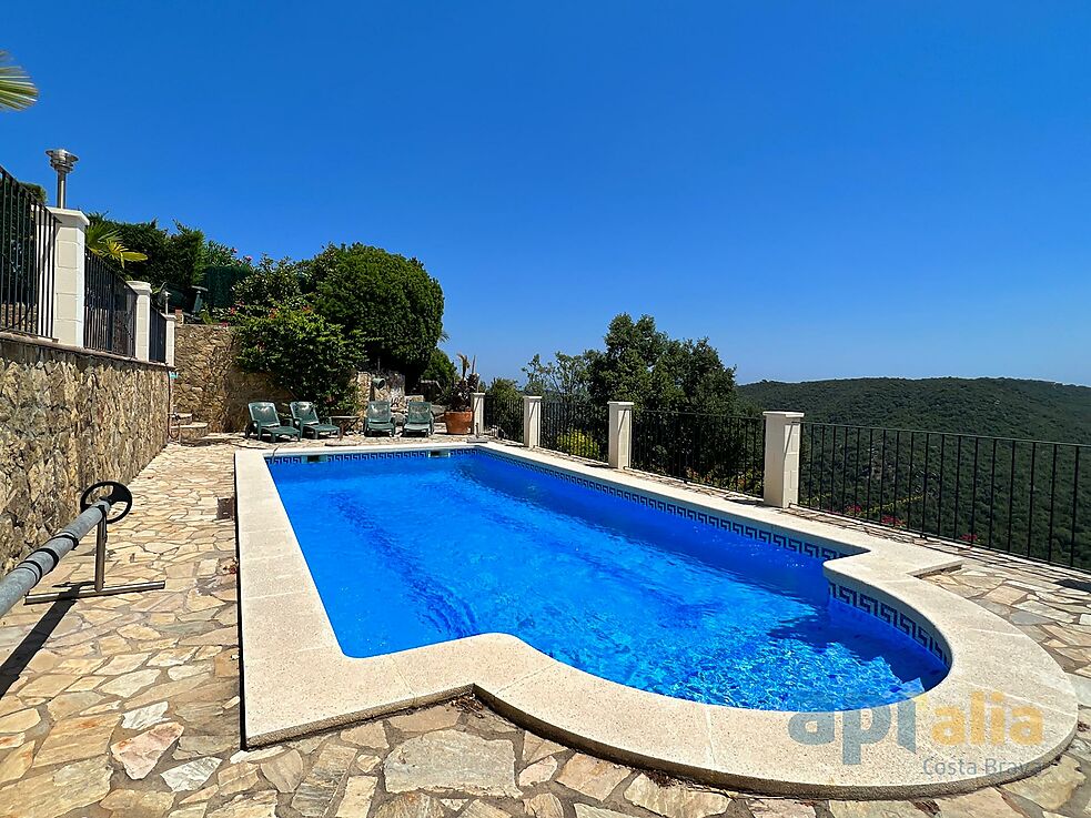 Fantastic house with views and pool