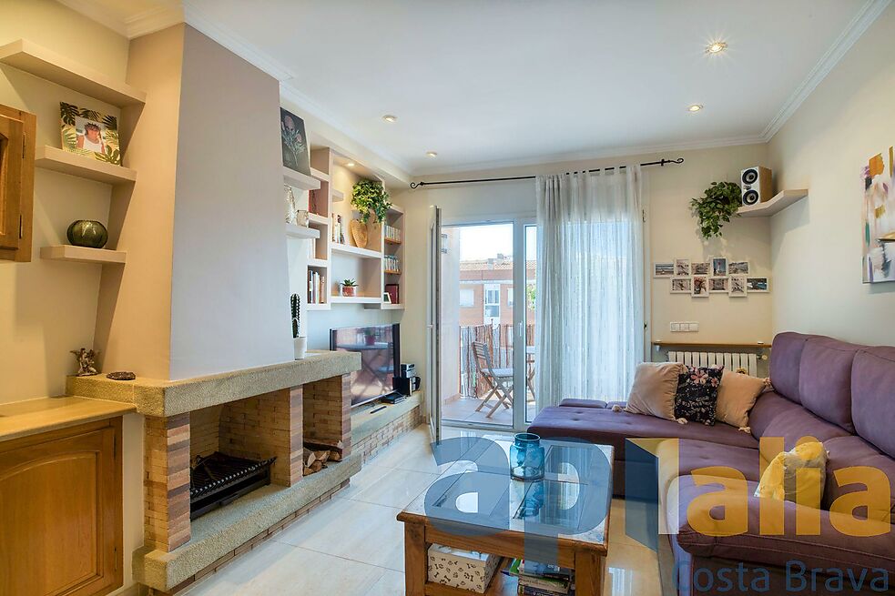 Apartamento en la Avinguda Cataluña, en pleno centro comercial y a 150m de la playa