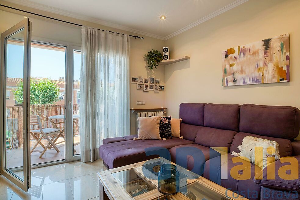 Apartamento en la Avinguda Cataluña, en pleno centro comercial y a 150m de la playa