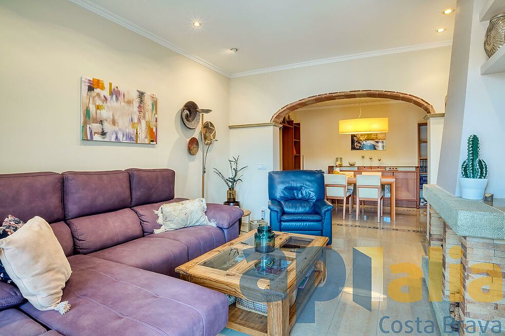 Apartamento en la Avinguda Cataluña, en pleno centro comercial y a 150m de la playa