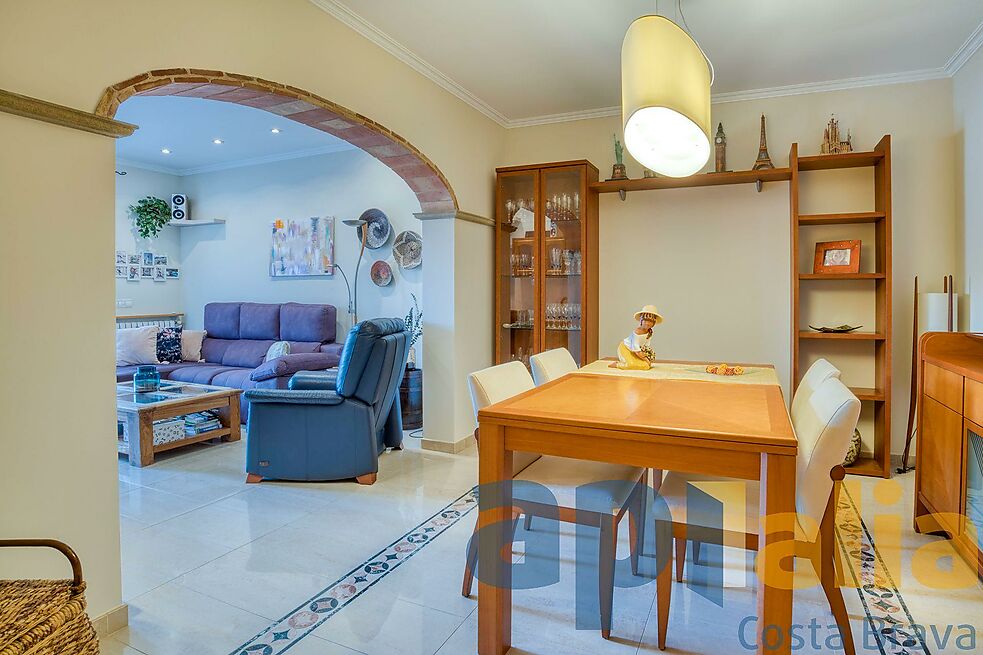 Apartamento en la Avinguda Cataluña, en pleno centro comercial y a 150m de la playa