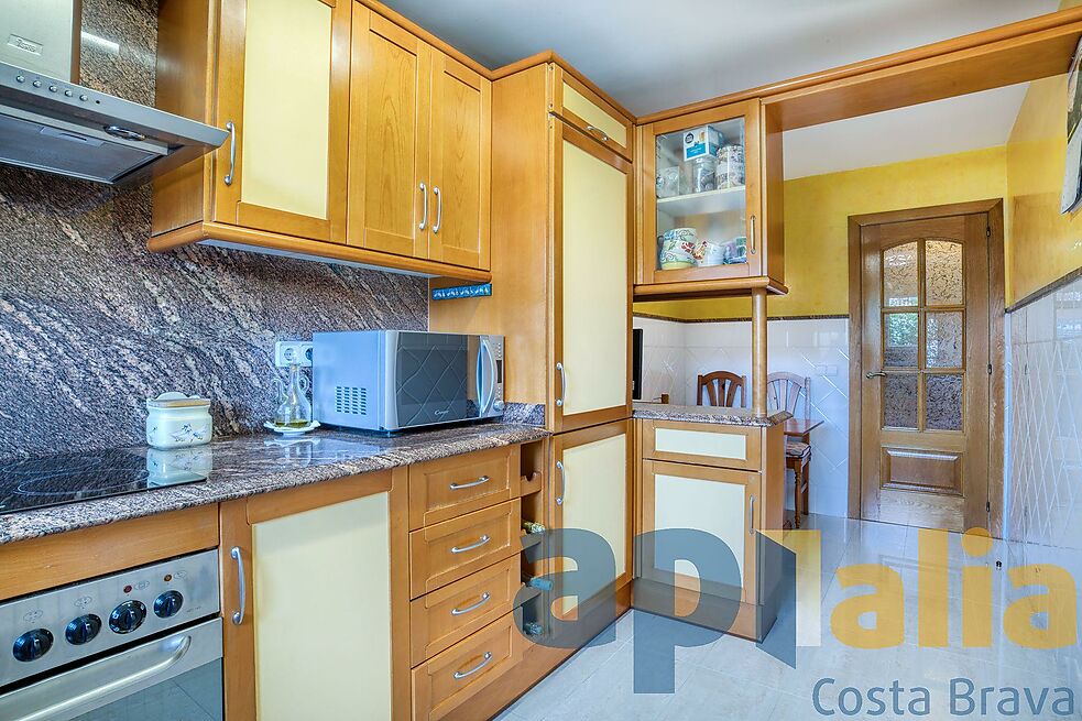 Apartamento en la Avinguda Cataluña, en pleno centro comercial y a 150m de la playa