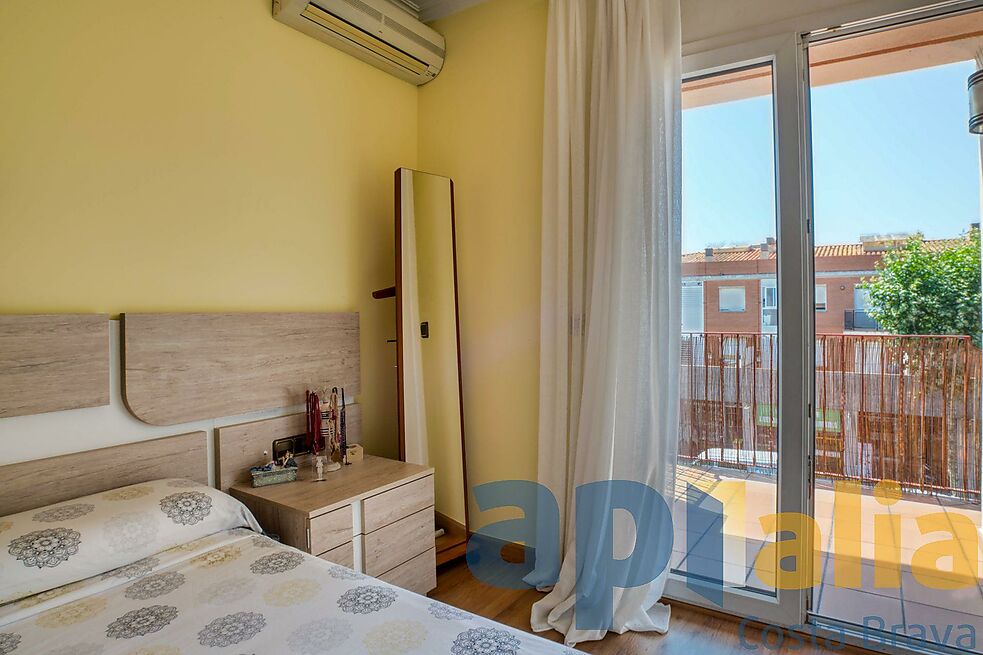 Apartamento en la Avinguda Cataluña, en pleno centro comercial y a 150m de la playa