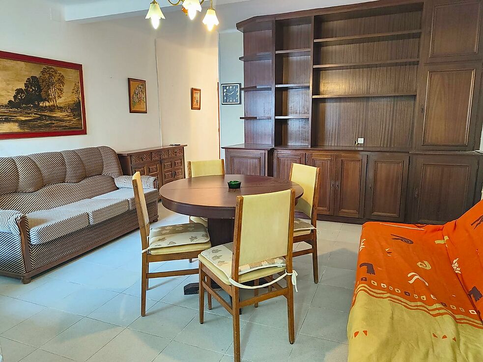Terraced town house at only 100m. from the beach.