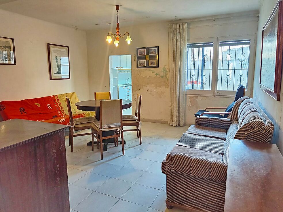 Terraced town house at only 100m. from the beach.