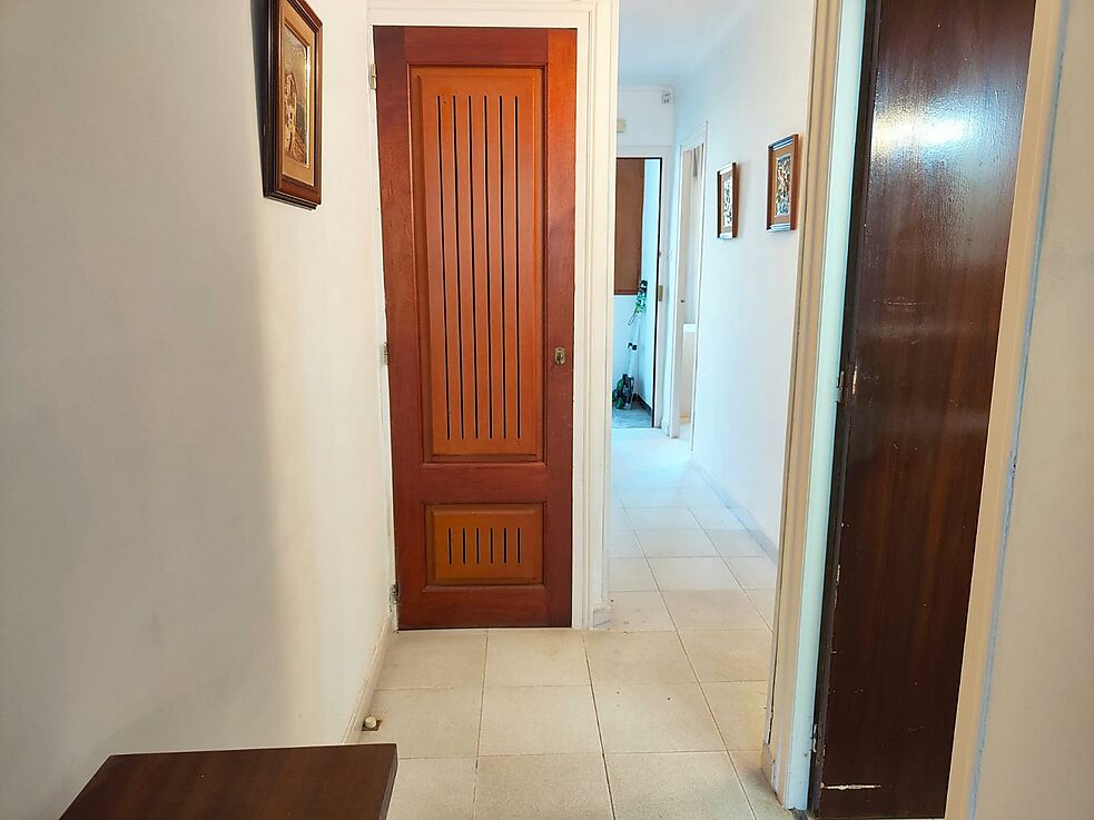 Terraced town house at only 100m. from the beach.