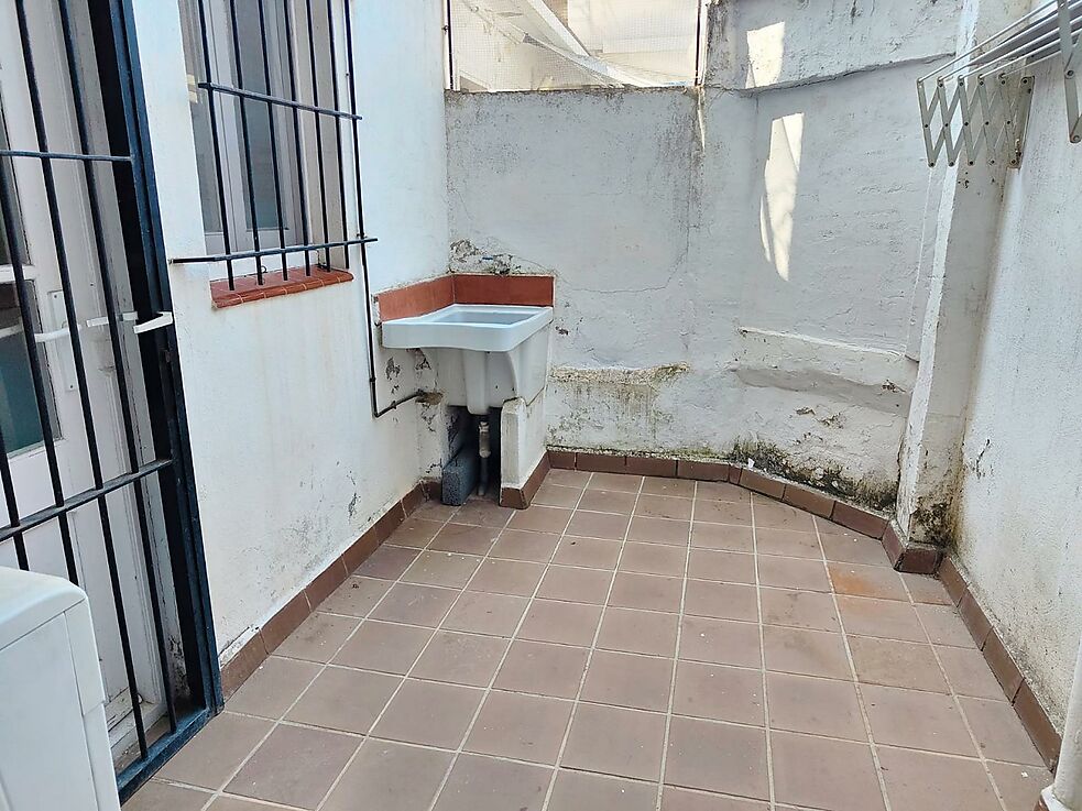 Terraced town house at only 100m. from the beach.