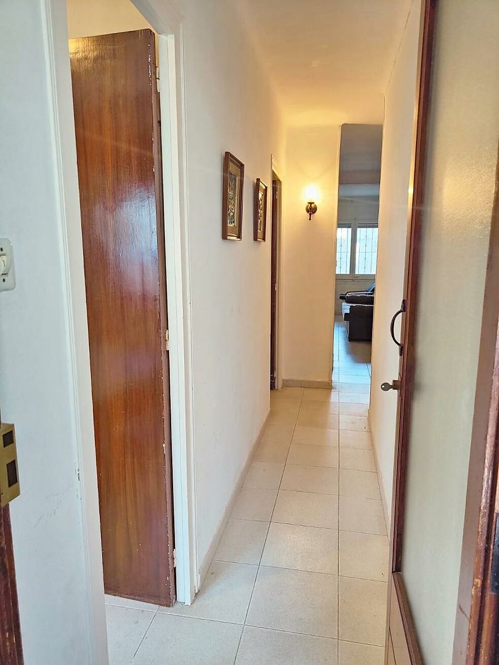 Terraced town house at only 100m. from the beach.