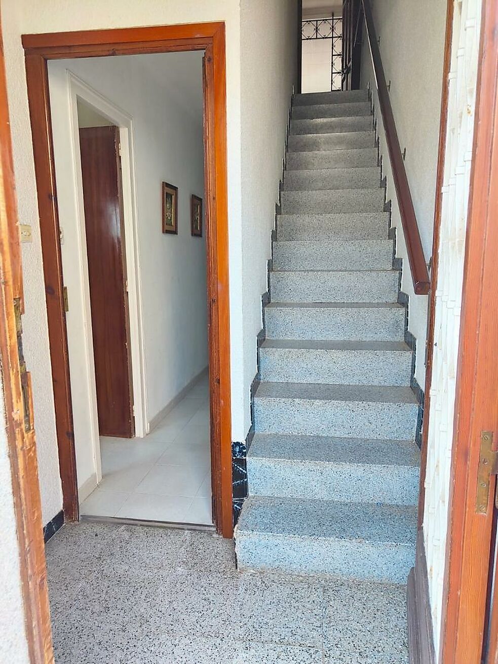Terraced town house at only 100m. from the beach.