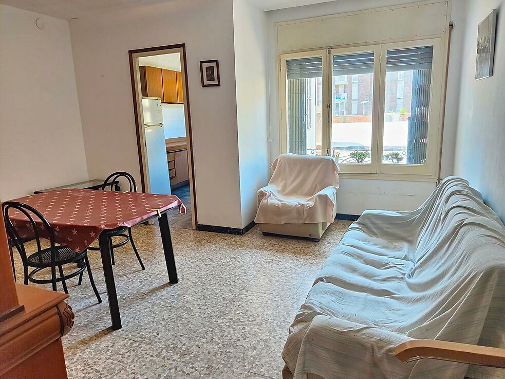 Terraced town house at only 100m. from the beach.