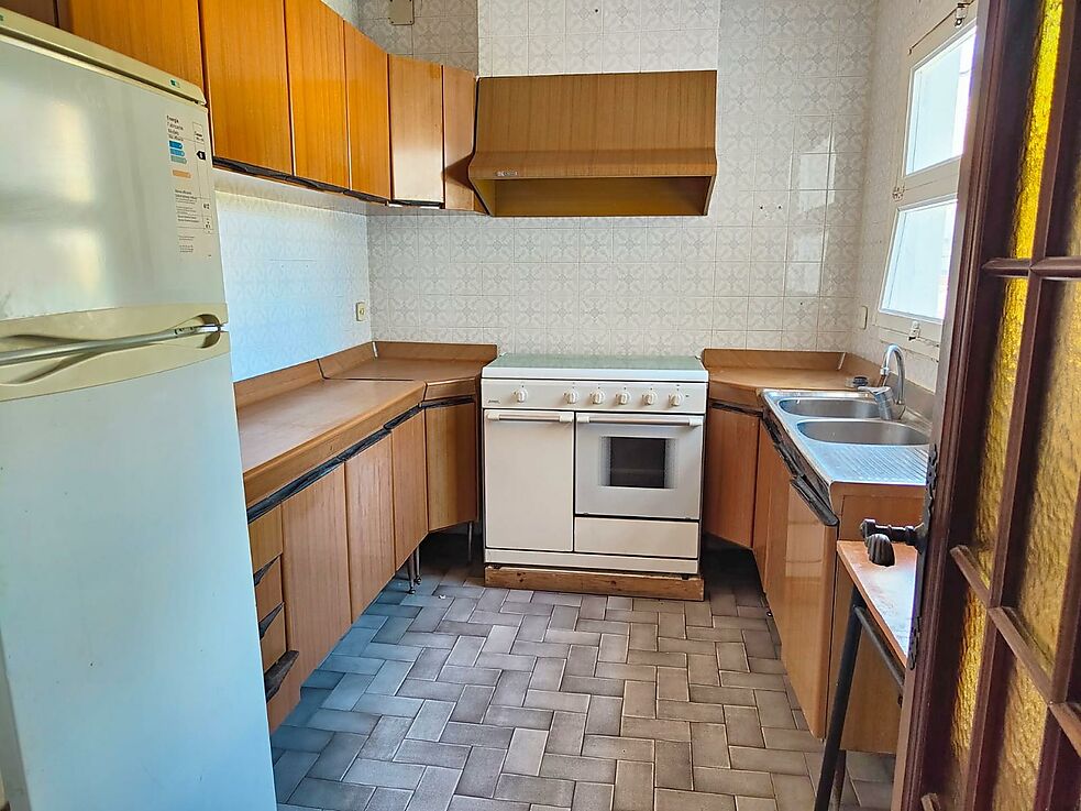 Terraced town house at only 100m. from the beach.