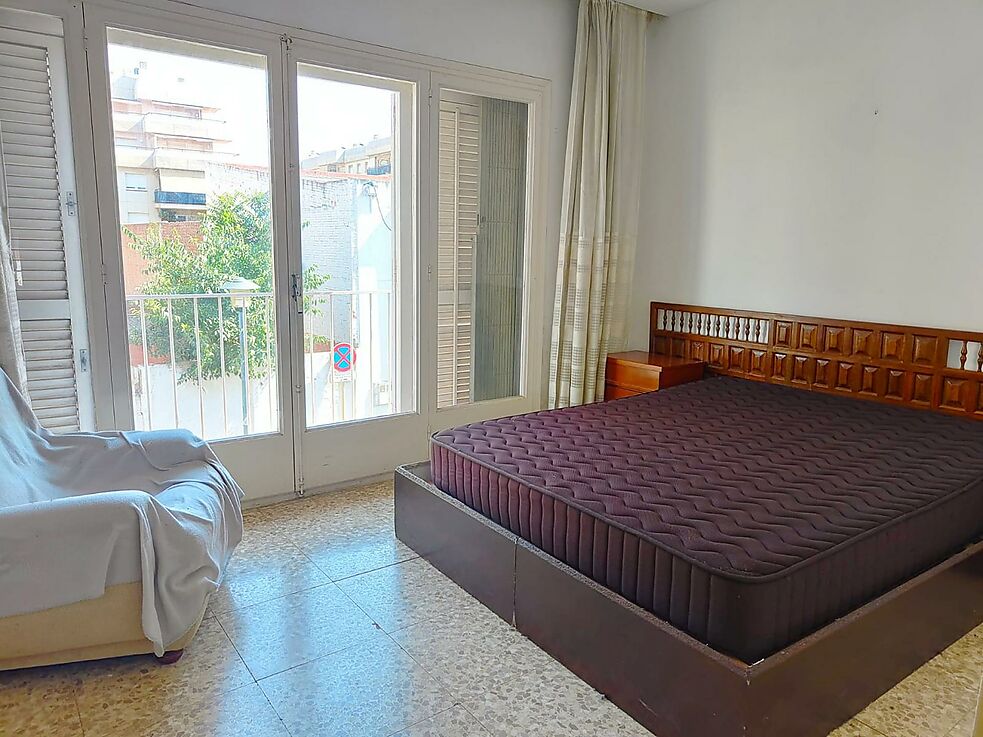 Terraced town house at only 100m. from the beach.