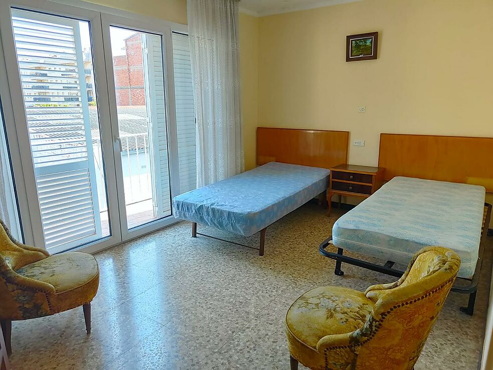 Terraced town house at only 100m. from the beach.