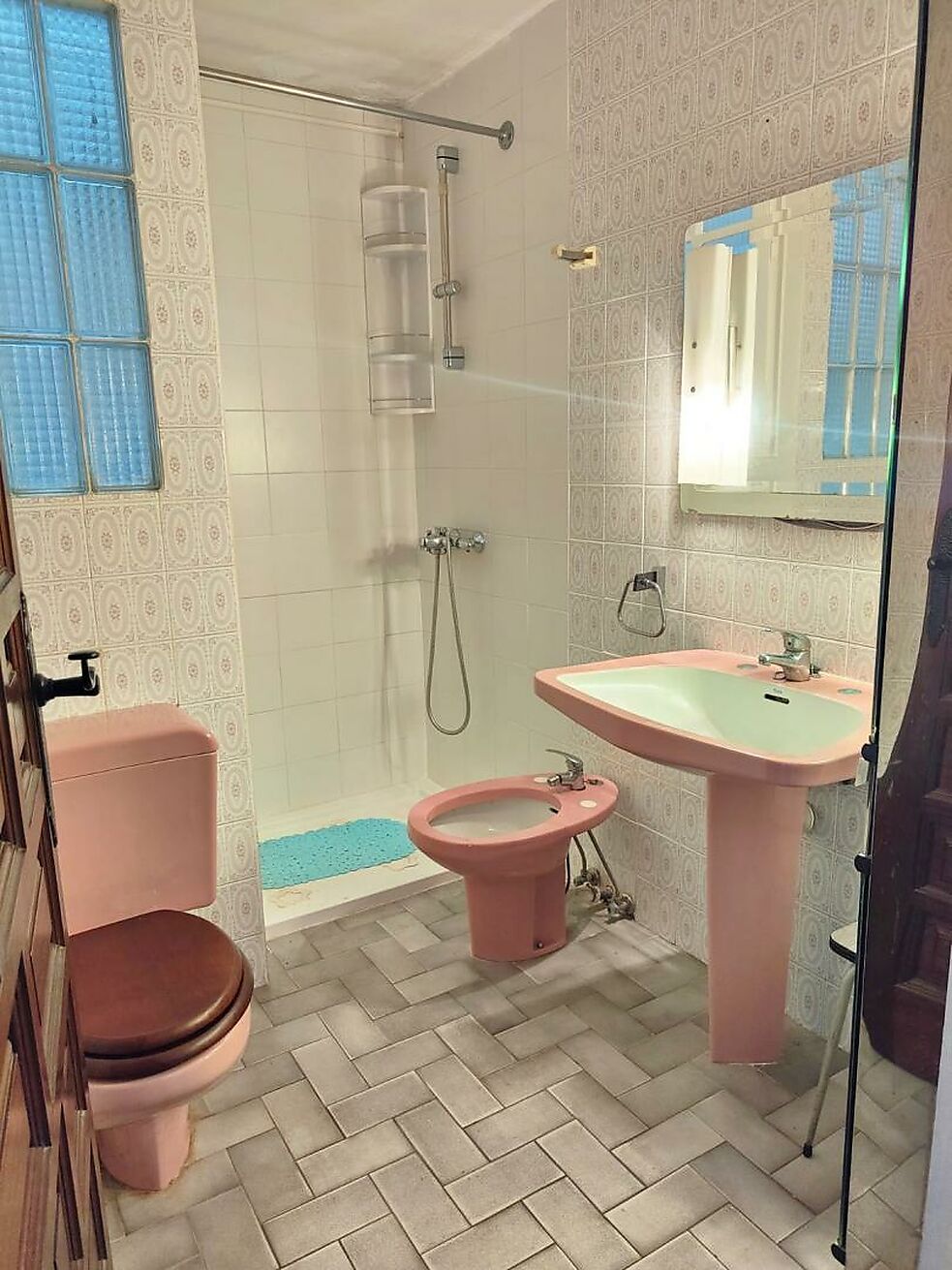 Terraced town house at only 100m. from the beach.