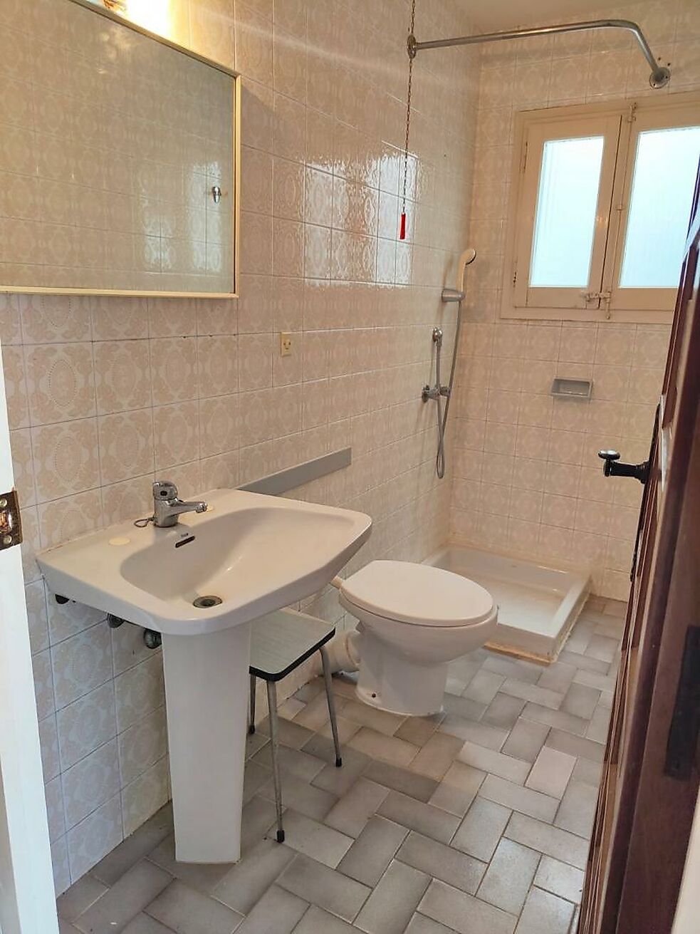 Terraced town house at only 100m. from the beach.