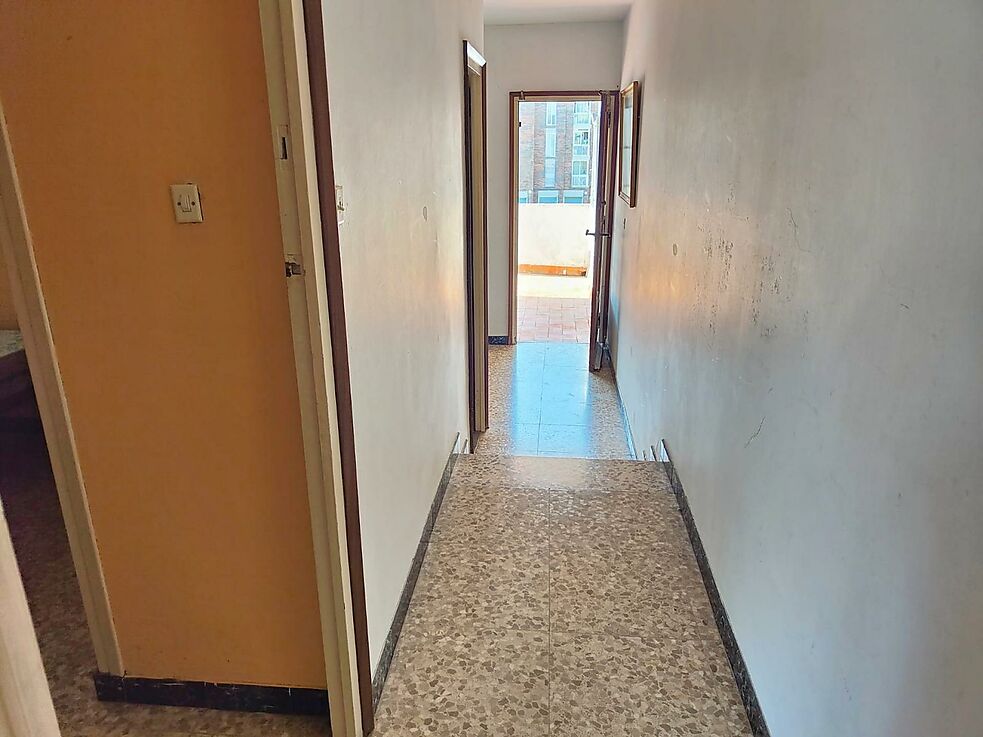 Terraced town house at only 100m. from the beach.