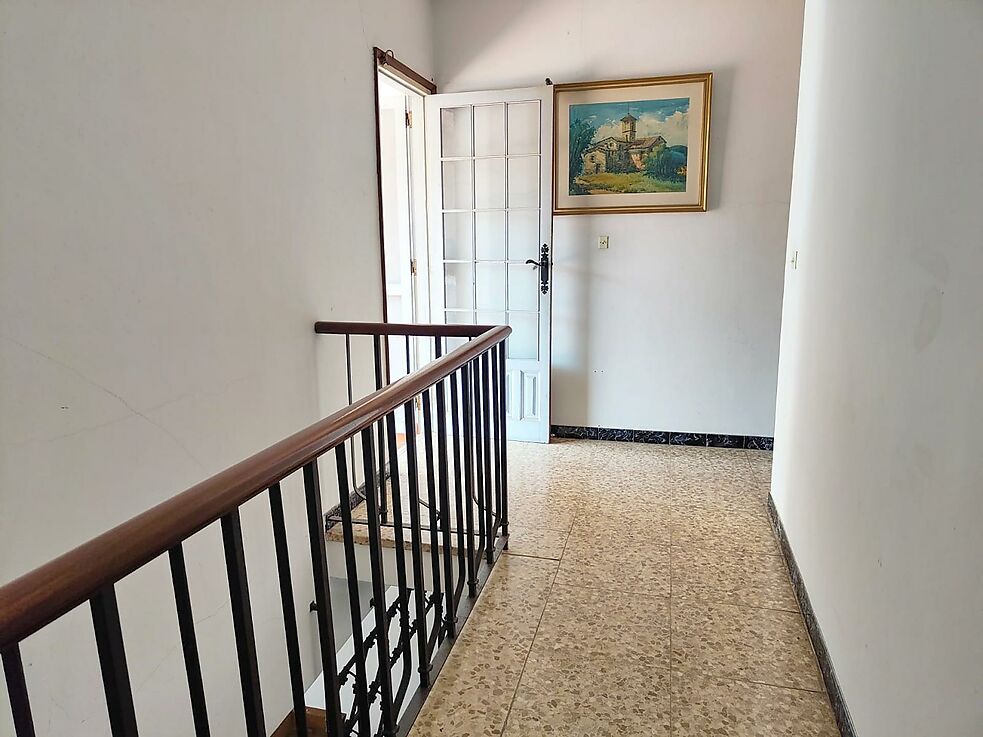 Terraced town house at only 100m. from the beach.