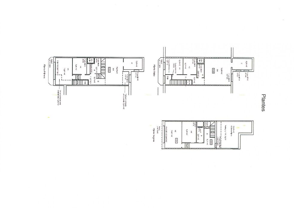 Terraced town house at only 100m. from the beach.