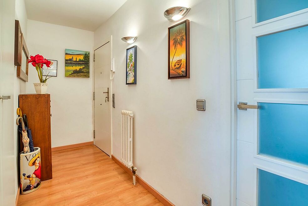 APARTMENT WITH TERRACE IN MARKET PLACE.- SANT FELIU DE GUIXOLS