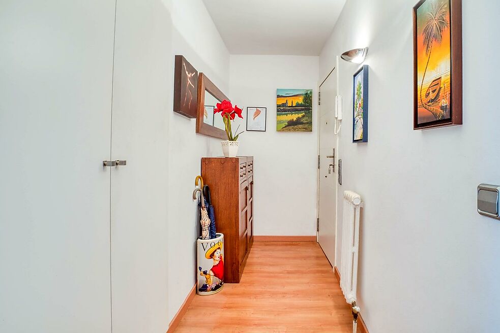 APARTMENT WITH TERRACE IN MARKET PLACE.- SANT FELIU DE GUIXOLS