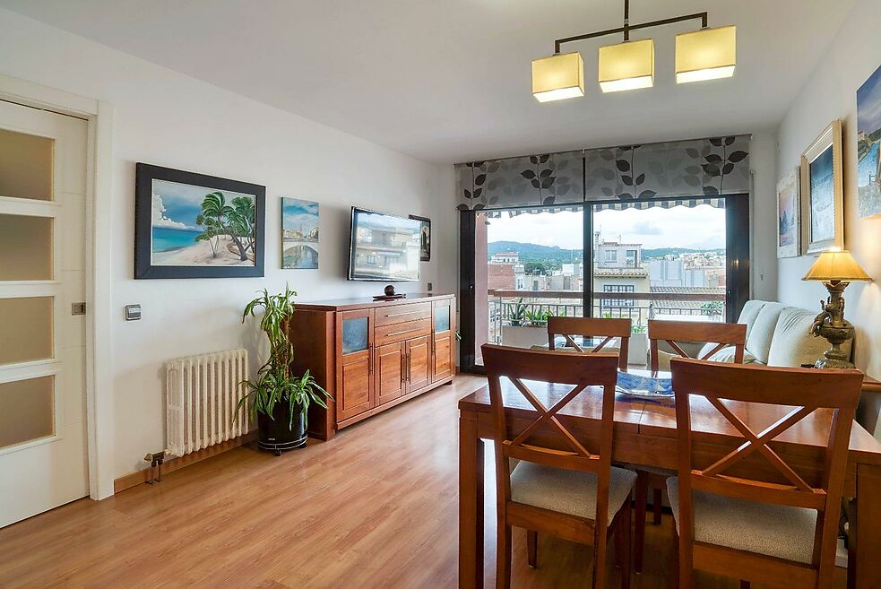APARTMENT WITH TERRACE IN MARKET PLACE.- SANT FELIU DE GUIXOLS
