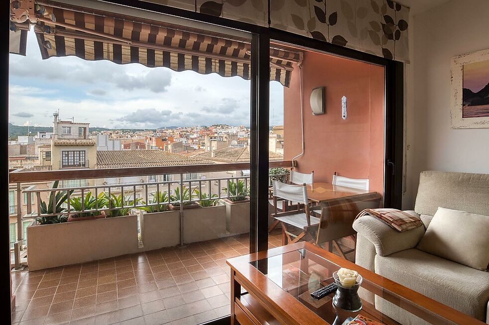 APARTMENT WITH TERRACE IN MARKET PLACE.- SANT FELIU DE GUIXOLS