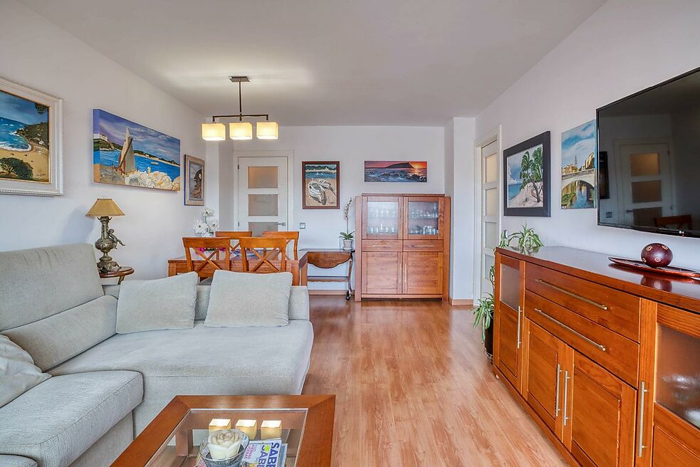 APARTMENT WITH TERRACE IN MARKET PLACE.- SANT FELIU DE GUIXOLS