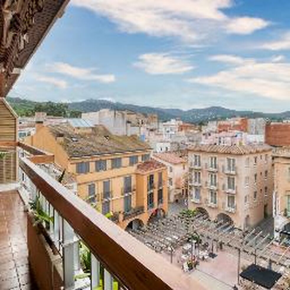 APARTMENT WITH TERRACE IN MARKET PLACE.- SANT FELIU DE GUIXOLS