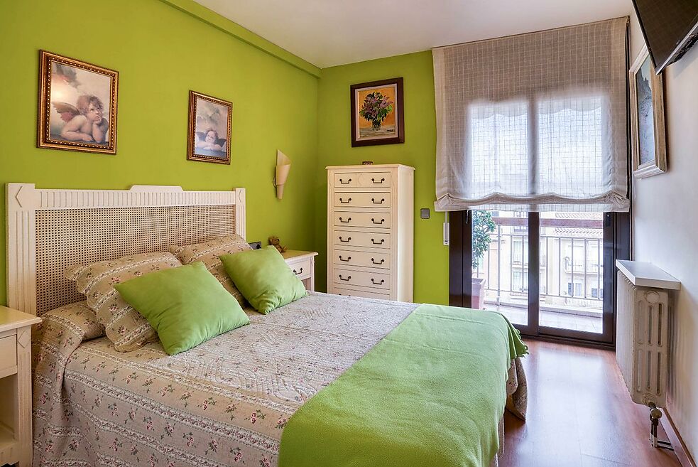APARTMENT WITH TERRACE IN MARKET PLACE.- SANT FELIU DE GUIXOLS