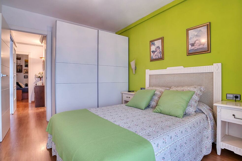 APARTMENT WITH TERRACE IN MARKET PLACE.- SANT FELIU DE GUIXOLS
