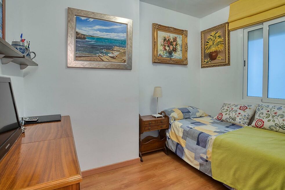 APARTMENT WITH TERRACE IN MARKET PLACE.- SANT FELIU DE GUIXOLS